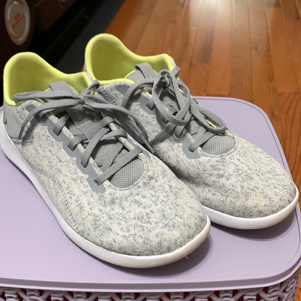 Size 8 Reebok grey fabric knit sneakers.